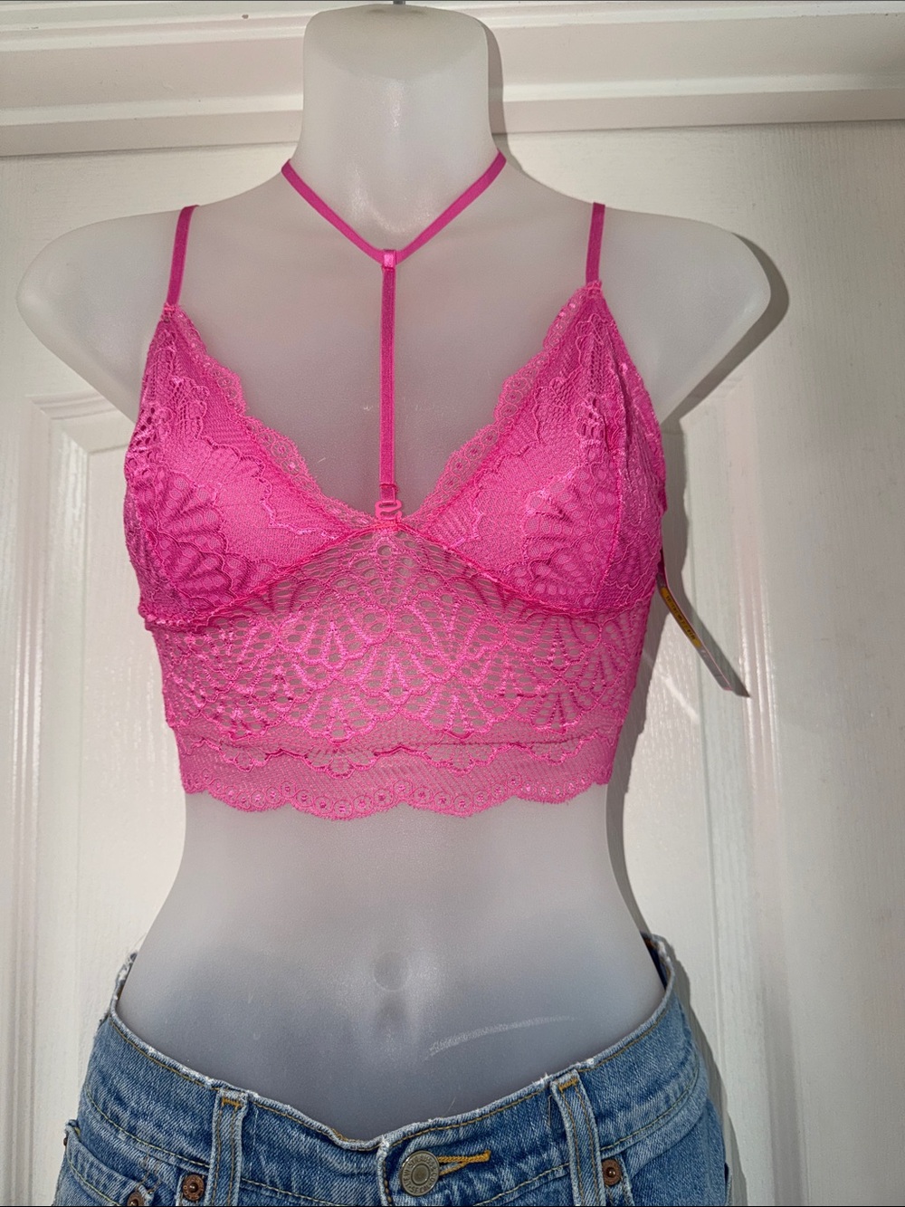 🩷NWT PINK STRAPPY LACE BRALETTE SIZE MED🩷